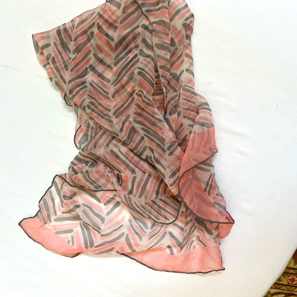 Shear Scarf Pink Gray Print Rectangle Rolled Edge 14"x 42" Unbranded Lightweight - Picture 2 of 6